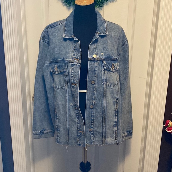 Old Navy Women’s Distressed Denim Jean Jacket Frayed Waist sz L NWT - Picture 1 of 7